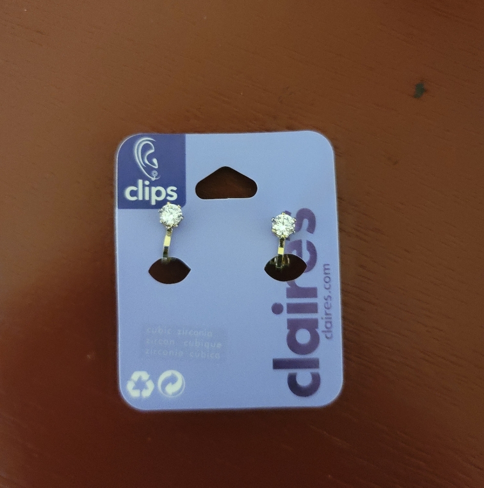 Gold Clip Earrings 💛